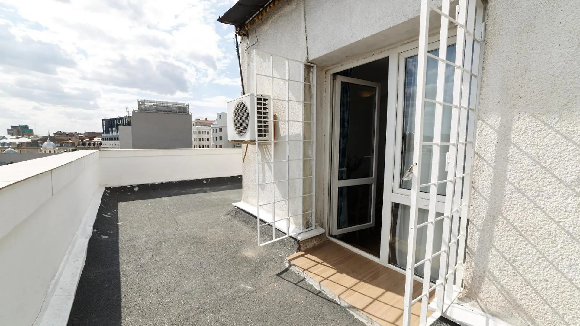 Rooftop Apartment Street Doamnei 布加勒斯特
